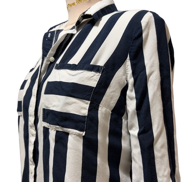 H&M, striped navy blue button-up sz 10 - Picture 2 of 6